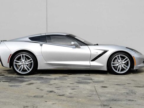 Used 2018 Chevrolet Corvette Stingray Coupe w/ 3LT Preferred Equipment Group image 7