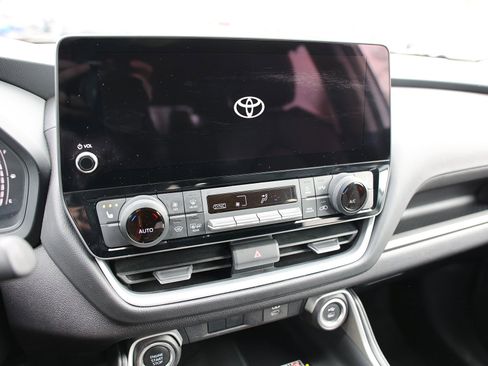 Used 2025 Toyota Grand Highlander AWD image 27