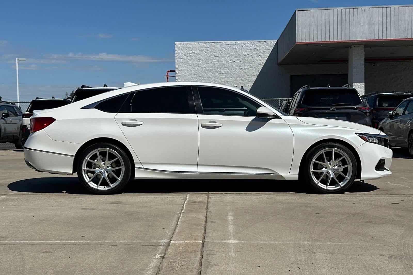Used 2022 Honda Accord EX-L image 2