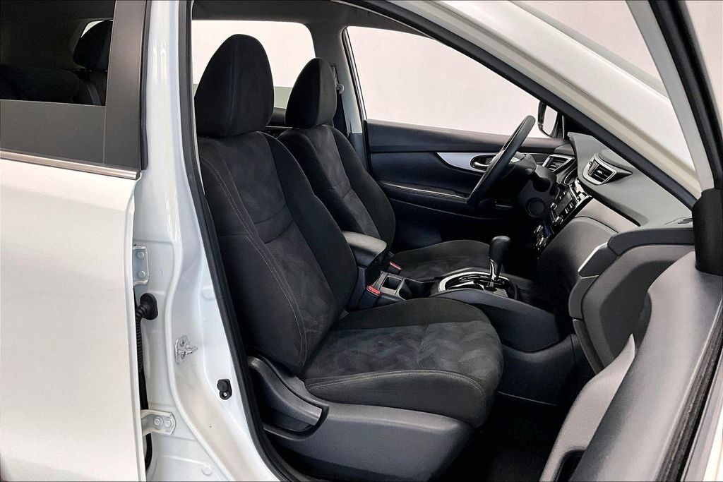 Used 2015 Nissan Rogue SV AWD/4WD image 7