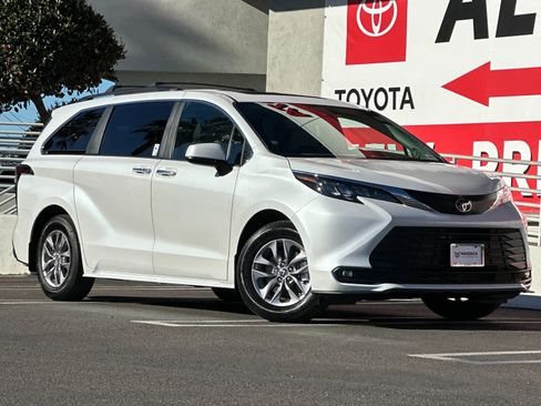 New 2026 Toyota Sienna XLE image 8