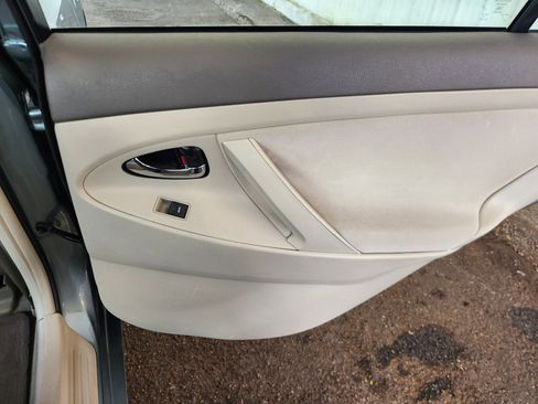 Used 2011 Toyota Camry LE image 18