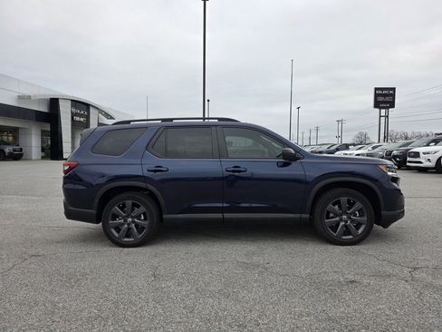 Used 2025 Honda Pilot Sport image 9