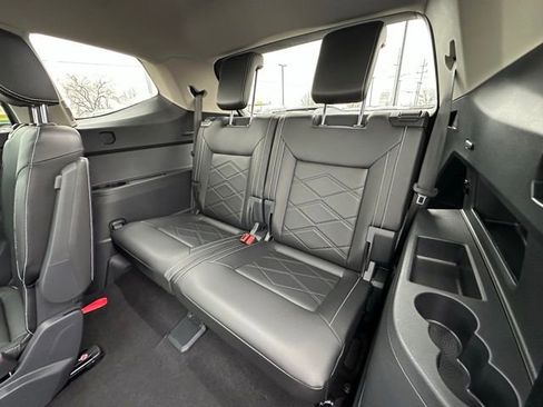 Certified 2025 Volkswagen Atlas SE image 34