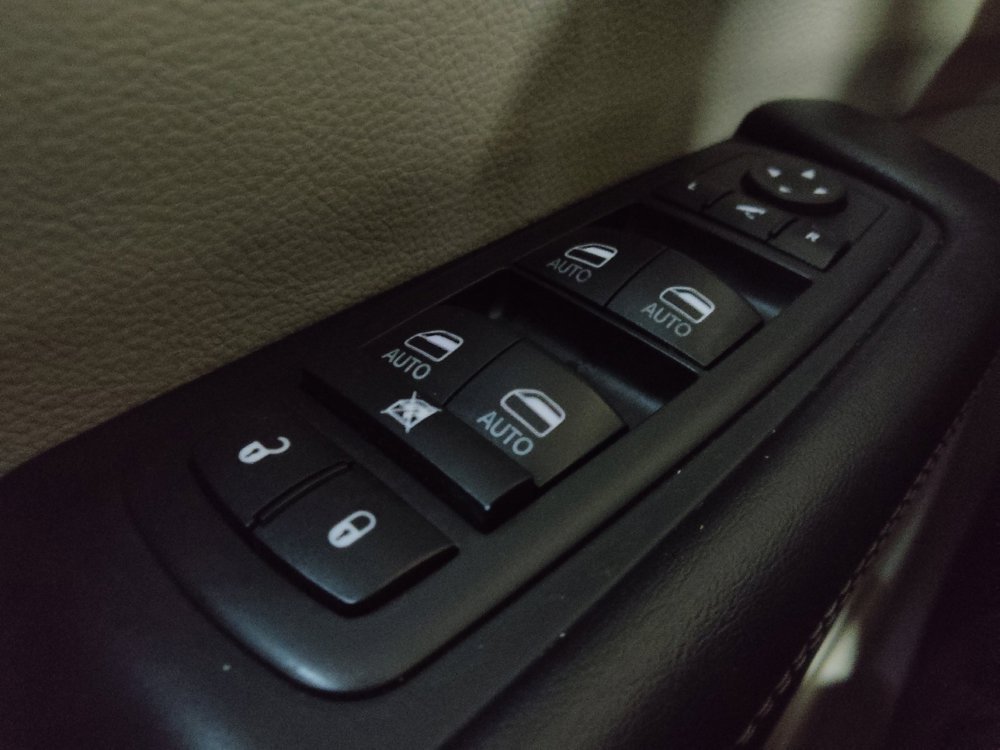 Used 2017 Chrysler Pacifica Limited FWD image 27