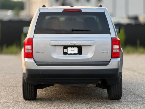 Used 2017 Jeep Patriot Latitude AWD/4WD image 4