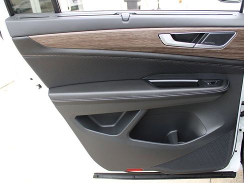 Certified 2025 Volkswagen Atlas SEL Premium R-Line image 22