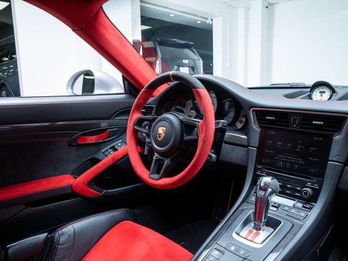 Used 2018 Porsche 911 GT2 RS w/ Weissach Package RWD image 20