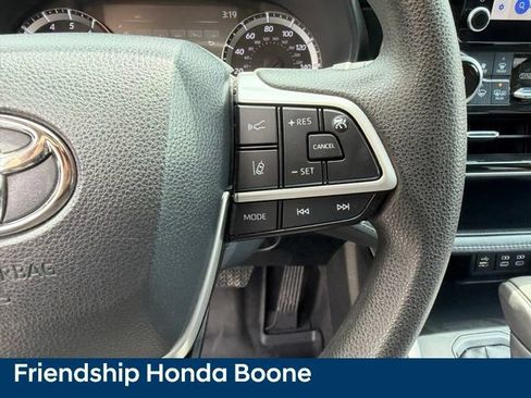Used 2023 Toyota Highlander L AWD/4WD image 21