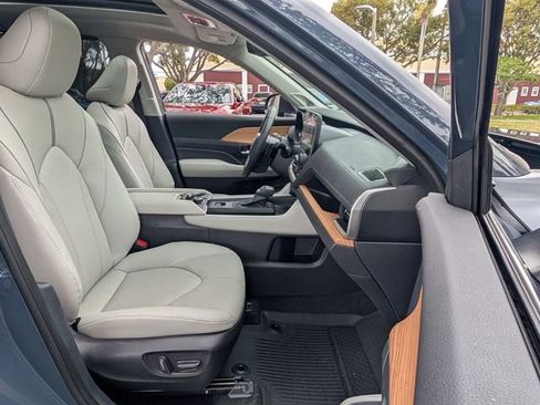 Used 2025 Toyota Grand Highlander AWD image 23