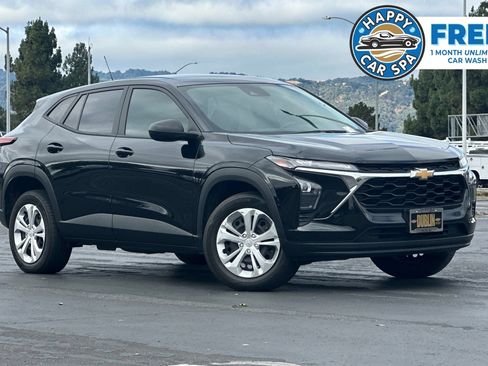 Used 2024 Chevrolet Trax LS FWD image 1