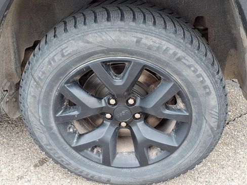 Used 2018 Jeep Cherokee Trailhawk w/ Cold Weather Group AWD/4WD image 7