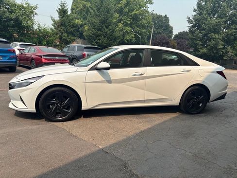 Used 2021 Hyundai Elantra SEL w/ Convenience Package FWD image 8
