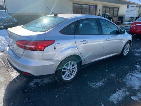 Used 2018 Ford Focus SE w/ Cold Weather Package image 5