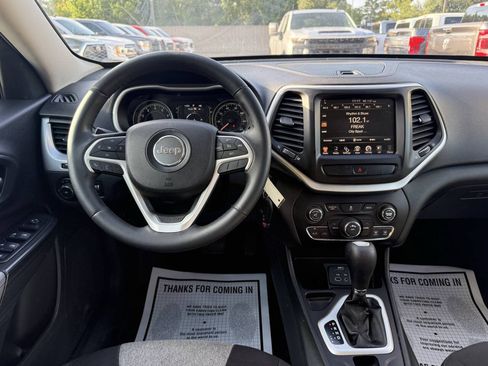 Used 2014 Jeep Cherokee Latitude FWD image 21