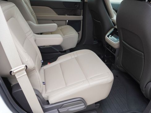 Used 2024 Lincoln Navigator Premiere AWD/4WD image 13