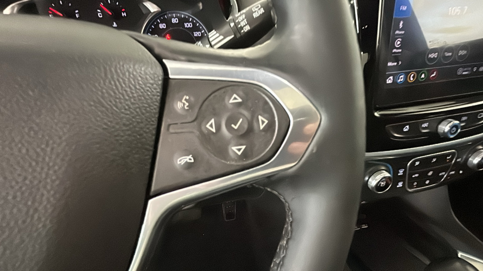 Used 2023 Chevrolet Traverse LT w/ LT Premium Package AWD/4WD image 21