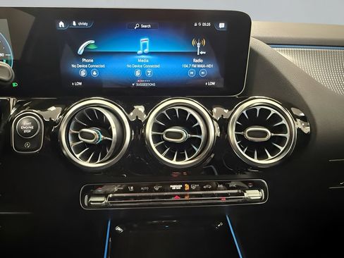 Used 2021 Mercedes-Benz GLA 250 image 26