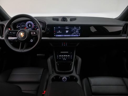 Used 2024 Porsche Cayenne image 29