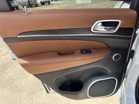 Used 2021 Jeep Grand Cherokee Summit w/ Platinum Series Group image 28