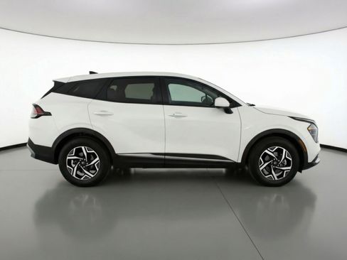 Used 2025 Kia Sportage LX image 11