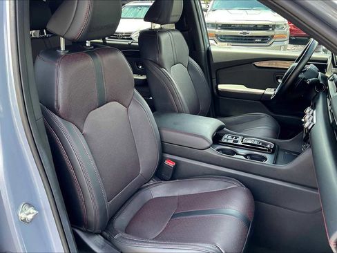 Used 2025 Honda Pilot Black Edition image 14