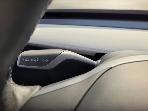 Used 2024 Tesla Model Y Long Range image 35