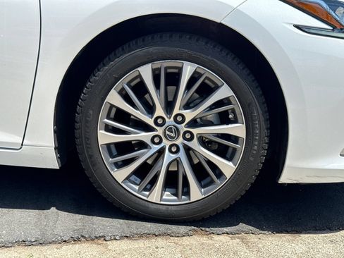 Used 2021 Lexus ES 300h w/ Premium Package FWD image 4