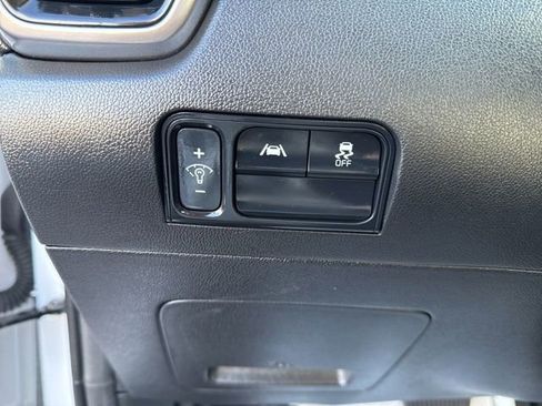 Used 2023 Kia Sorento LX image 29