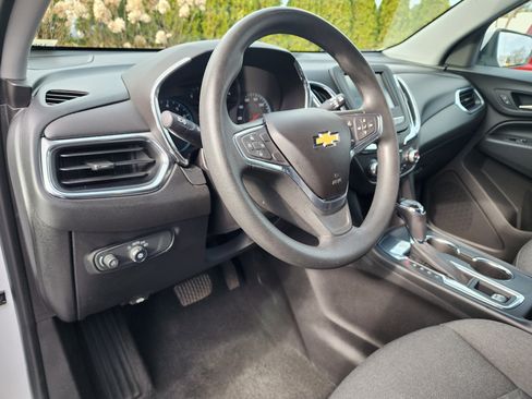 Used 2018 Chevrolet Equinox LT image 23