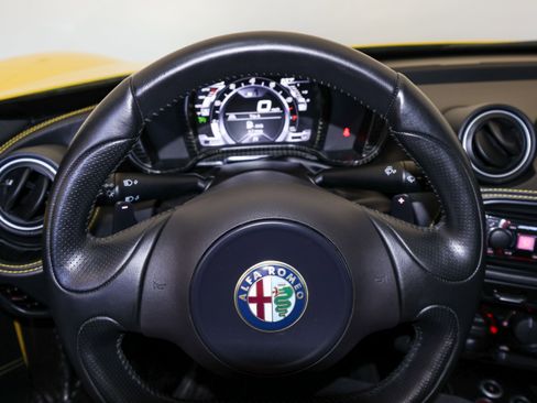 Used 2015 Alfa Romeo 4C Spider w/ Spider Track Package 2 RWD image 21