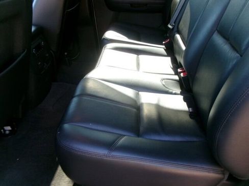 Used 2009 Chevrolet Avalanche LT w/ Suspension Package, Off-Road image 18