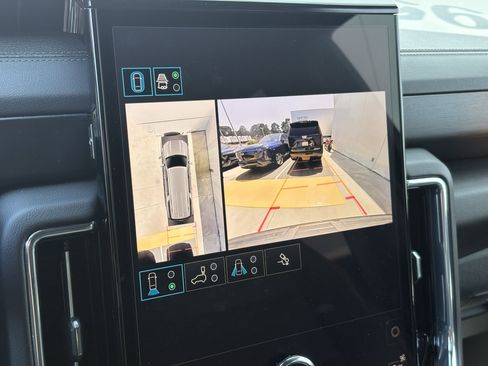 Used 2025 GMC Yukon XL Denali AWD/4WD image 23