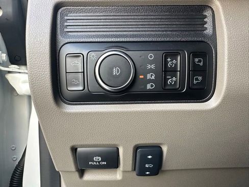 Used 2025 Ford F350 Platinum w/ Platinum Plus Package image 30