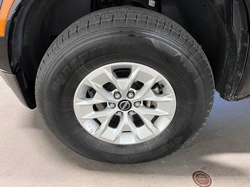 Used 2024 Nissan Frontier SV image 28