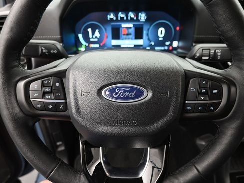 Used 2025 Ford Ranger Lariat w/ Trailer Tow Package image 18