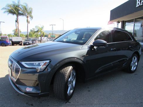 Used 2019 Audi e-tron Prestige w/ Prestige Package AWD/4WD image 3