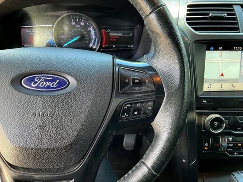 Used 2018 Ford Explorer XLT w/ Equipment Group 202A FWD image 20