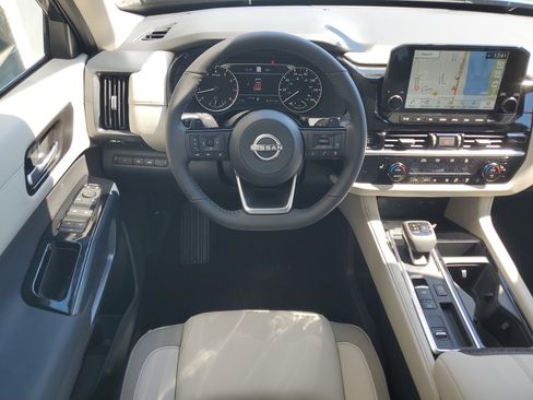 New 2025 Nissan Pathfinder SL image 18