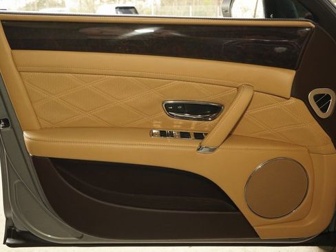 Used 2016 Bentley Flying Spur W12 image 24