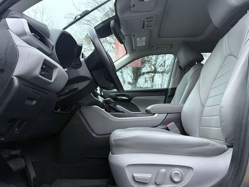Used 2020 Toyota Highlander XLE image 12
