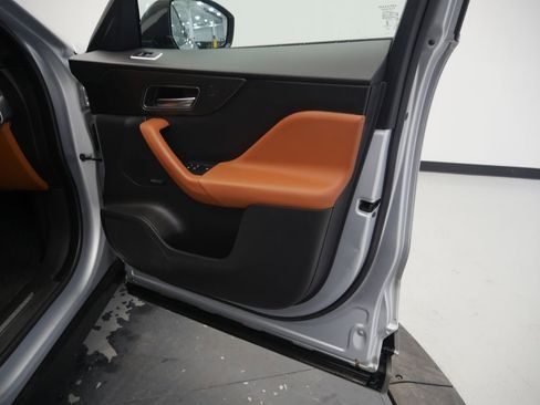 Used 2019 Jaguar F-PACE SVR image 27