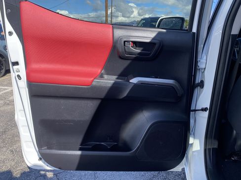 Used 2020 Toyota Tacoma SR5 image 18