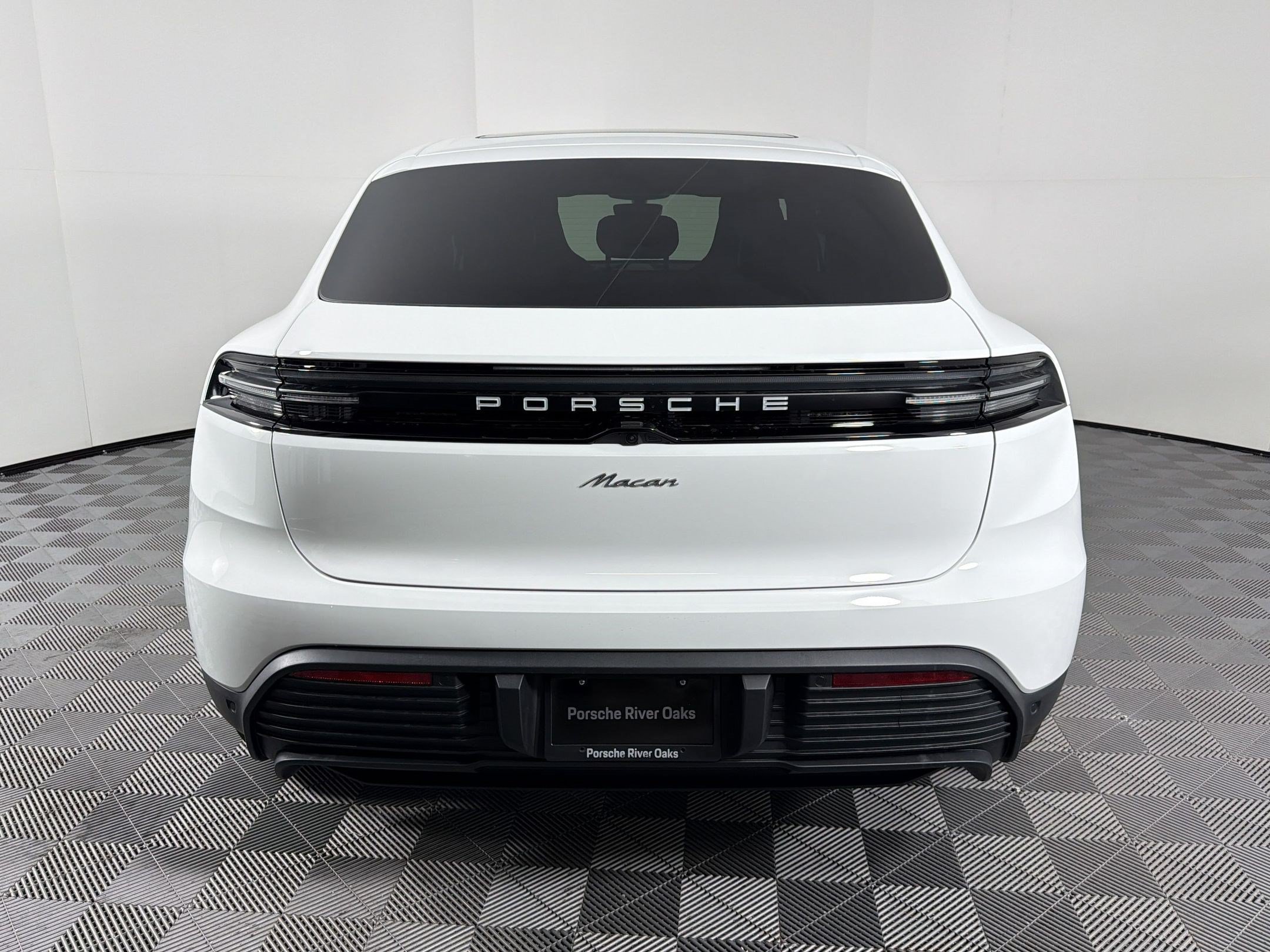 Used 2026 Porsche Macan Electric RWD image 10