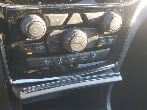 Used 2020 Jeep Grand Cherokee Limited image 29