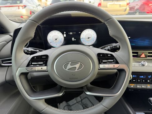 Certified 2024 Hyundai Elantra SEL w/ Convenience Package image 9