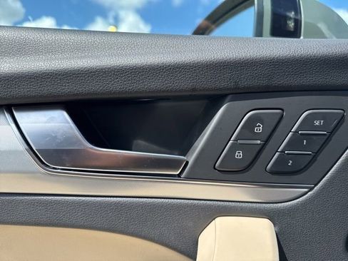 Used 2025 Audi Q5 2.0T Premium w/ Convenience Plus Package AWD/4WD image 17