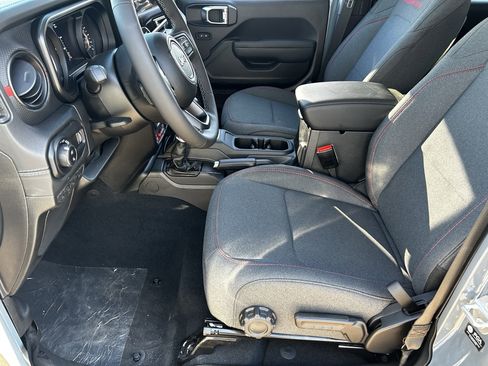 New 2025 Jeep Gladiator Rubicon w/ Convenience Group image 16