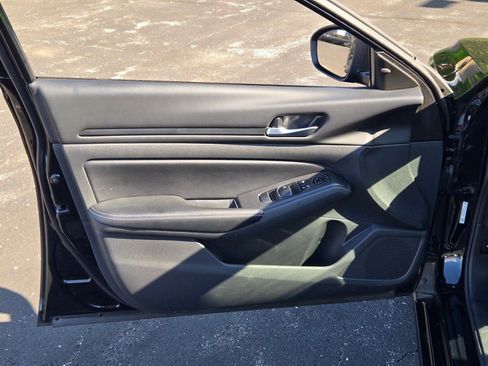 Used 2025 Nissan Altima 2.5 SV FWD image 18