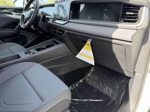 New 2026 Volkswagen Tiguan SE image 11